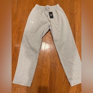 brand new. Wrong size Mens Under Armour Gray Fleece Pants. Perfect condition.